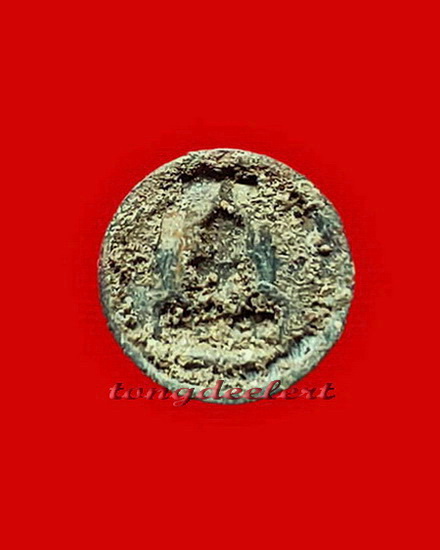 พระท่ากระดานพิมพ์เม็ดกระดุม สร้างจากเนื้อตะกั่วสนิมแดงในกรุวัดเทวสังฆาราม จ.กาญจนบุรีแท้ ๆ ค่ะ