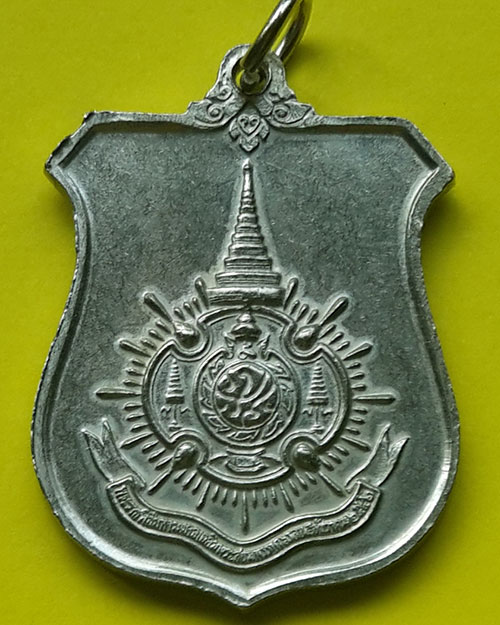 เหรียญที่ระลึก พระบาทสมเด็จพระเจ้าอยู่หัวรัชกาลที่ 9 พระชนมมายุครบ 6 รอบ ปี 2542 เนื้ออัลปาก้า