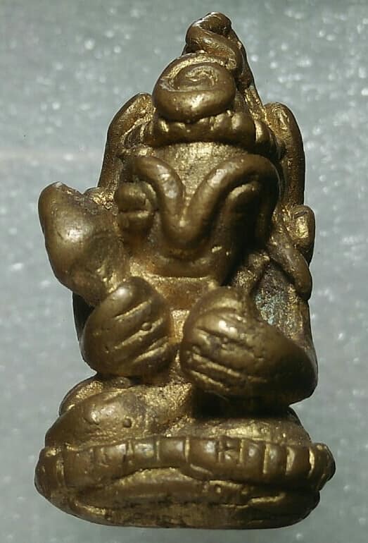 พระหล่ออุปคุต ถือบัว เนื้อทองเหลือง 