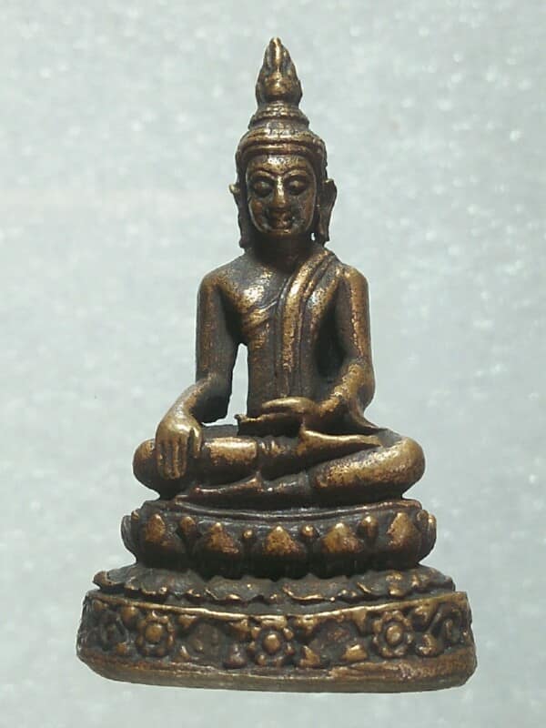 รูปหล่อพระเจ้าใหญ่อินทร์แปลง วัดมหาวนาราม อ.เมือง อุบลราชธานี