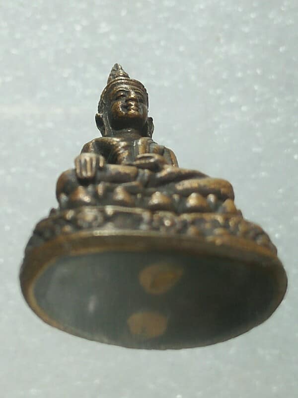 รูปหล่อพระเจ้าใหญ่อินทร์แปลง วัดมหาวนาราม อ.เมือง อุบลราชธานี