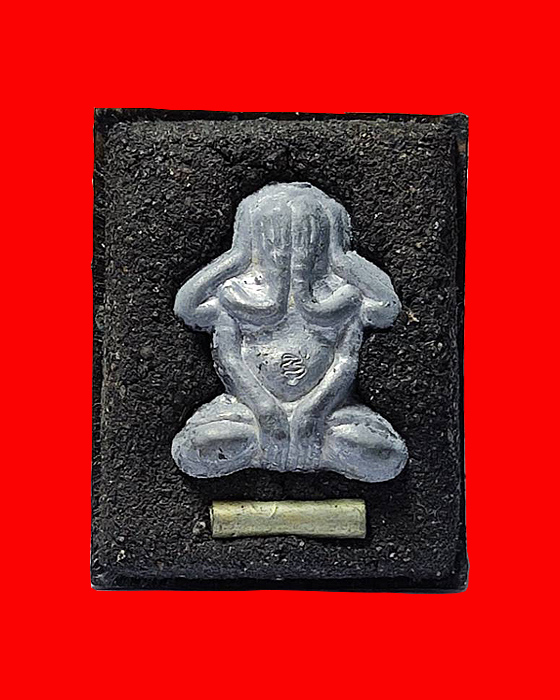 ล็อกเกตฉากสีฟ้านั่งเสือยุคต้น พระอาจารย์อนุสรณ์ (ต้อม) ปภัสสโร วัดท่าสะแบง อ.ทุ่งเขาหลวง จ.ร้อยเอ็ด