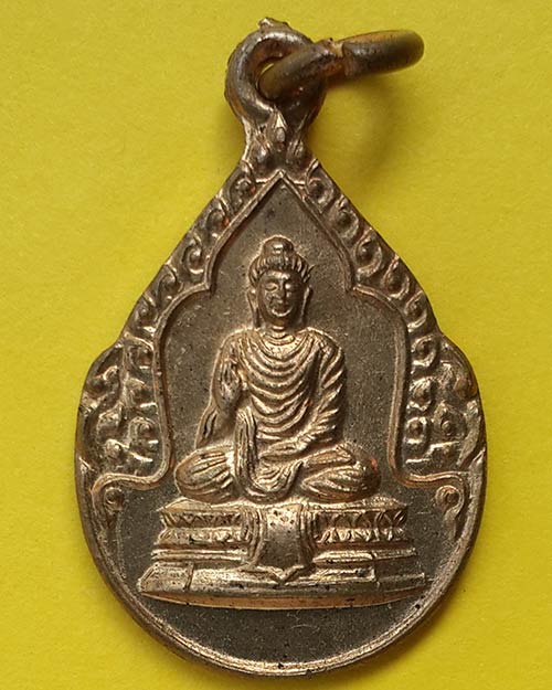 เหรียญพระพุทธพิมพ์หยดน้ำเล็ก งานปิดทองฝังลูกนิมิต วัดกลางอ่างแก้ว จ.สมุทรสาคร ปี 2535 