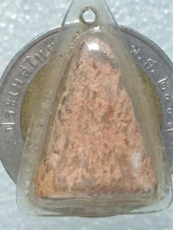 พระเนื้อดิน เลี่ยมพลาสติก