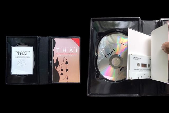 หนังสือ แปลไทยเป็นอังกฤษ พร้อมCD และเทป คลาสสิคมาก เก่าๆเหมาะสำหรับชาวต่างชาติ อยากพูดไทยครับ