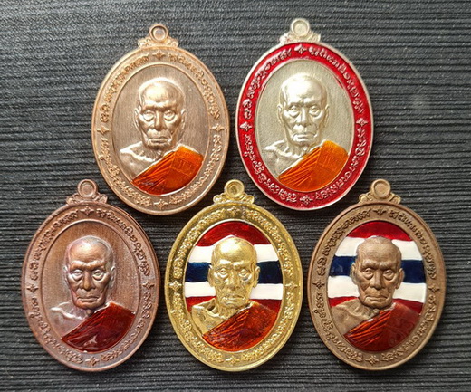 เคาะแรกแดง..มงคลทรัพย์แสนล้าน ๖๓..รวม ๕ เหรียญ กล่องเดิม..นวะ + คละเนื้อ ๔ เหรียญ..ลพ.พัฒน์ / ส่งems