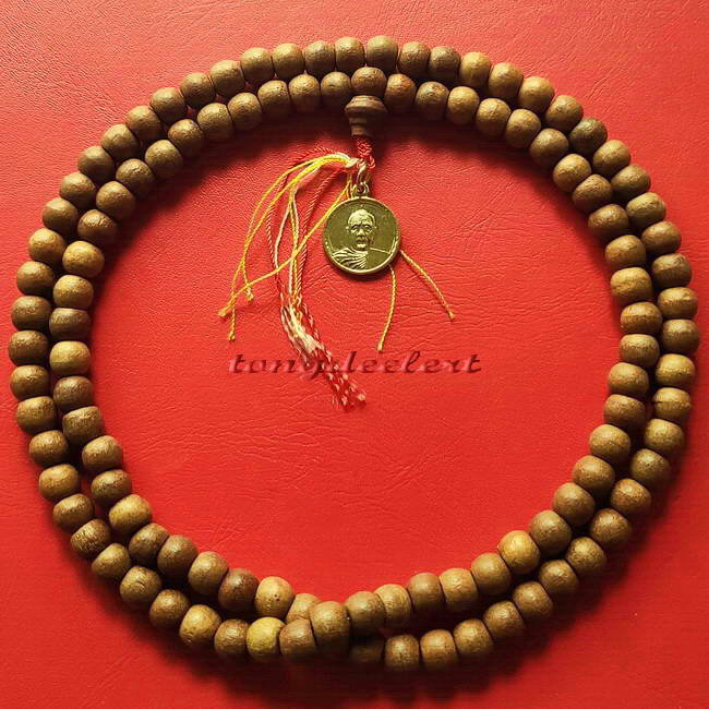 ประคำไม้ หลวงพ่ออุตตมะ วัดวังก์วิเวการาม จ.กาญจนบุรี สวยมากค่ะ