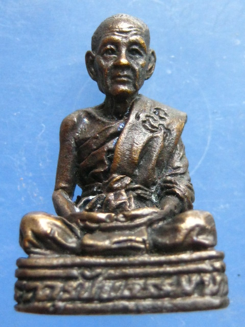 รูปหล่อ หลวงพ่อมณฑา วัดบางกระดี่ ปทุมธานี