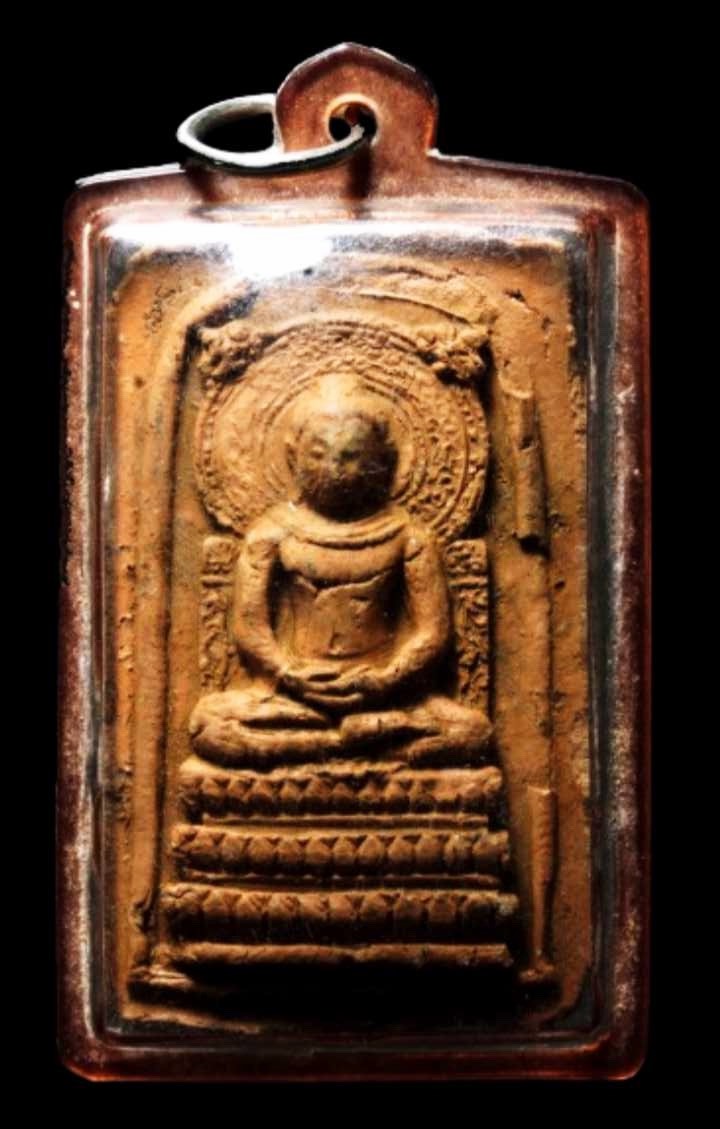 พระคันธราช เนื้อดิน คุณแม่บุญเรือน วัดสารนาถ ปี 2499 เลี่ยมเก่า  พร้อมบัตรรับรองพระเครื่อง