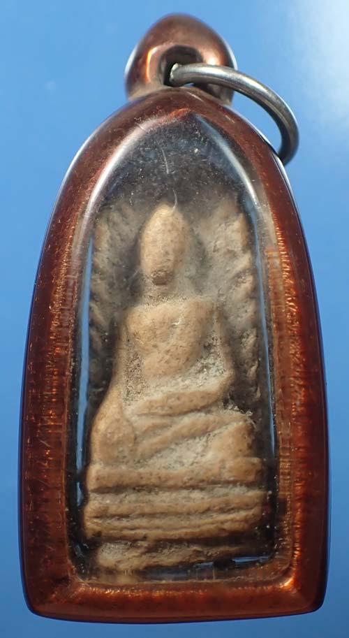 พระรอด วัดพระสิงห์ ปี ๒๔๙๖ เลี่ยมพลาสติกวินเทจเก่าโบราณ+บัตรรับรองพระแท้*110