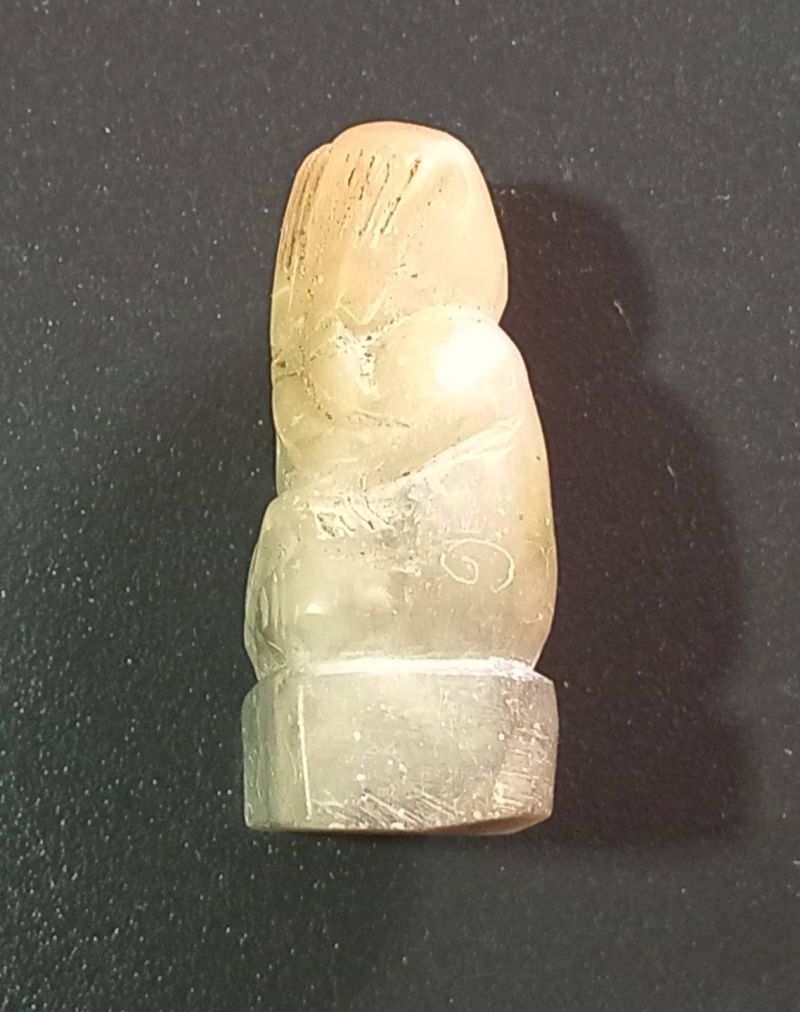 พระปิดตา เนื้อหินแกะ ฐานเขียง เก่ามีจาร