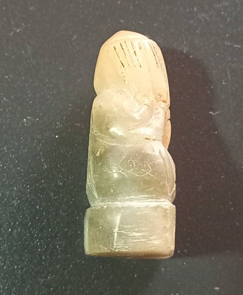 พระปิดตา เนื้อหินแกะ ฐานเขียง เก่ามีจาร