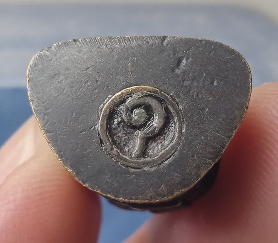 รูปหล่อ พระครูพิพัฒน์ชลธาร วัดบางกล่ำ สงขลา