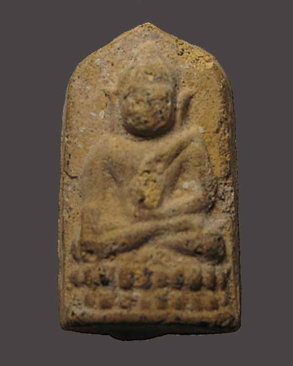 พระชัยวัฒน์ หลวงปู่พริ้ง วัดบางประกอก ปี 2483 เนื้อเหลือง นิยม