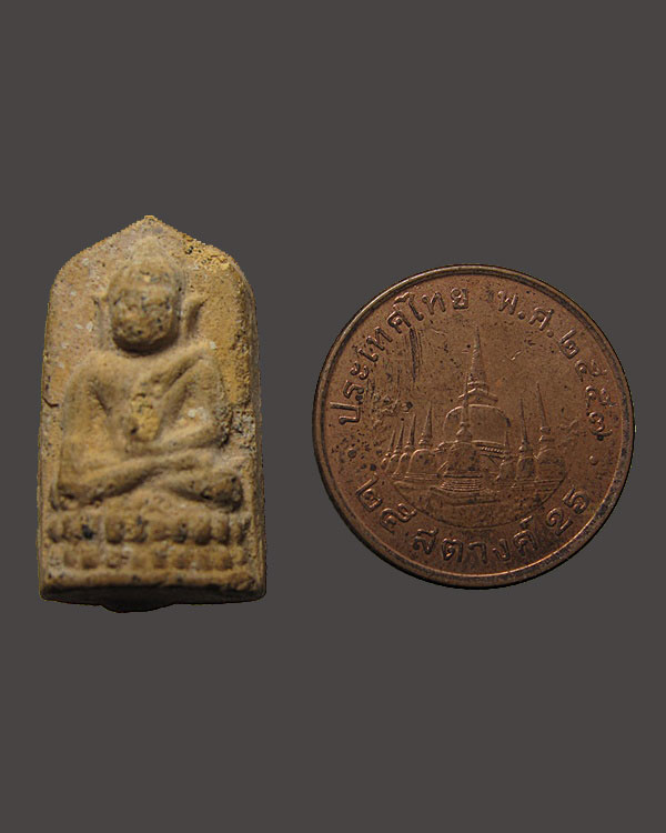 พระชัยวัฒน์ หลวงปู่พริ้ง วัดบางประกอก ปี 2483 เนื้อเหลือง นิยม