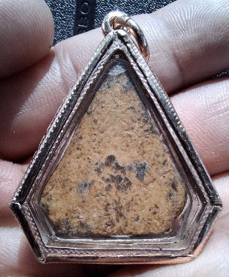 พระโพธิจักรพิมพ์ห้าเหลี่ยม  ท่านพ่อลี เนื้อเกสร ปี๒๕๐๐  เลี่ยมนาค