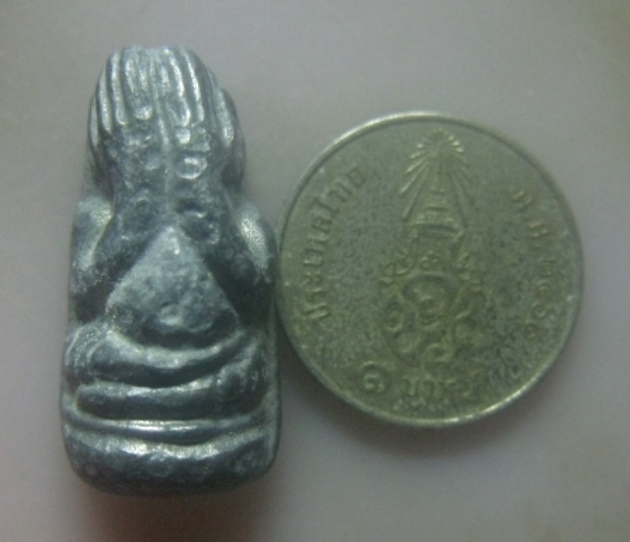 **เบา​ๆ​**พระปิดตามหาลาภ เนื้อชินตะกั่ว ขึ้นไขปรอท เก่า ไม่ทราบที่**ตอกโค้ด 2 ตัว สวยๆ เชิญชมครับ