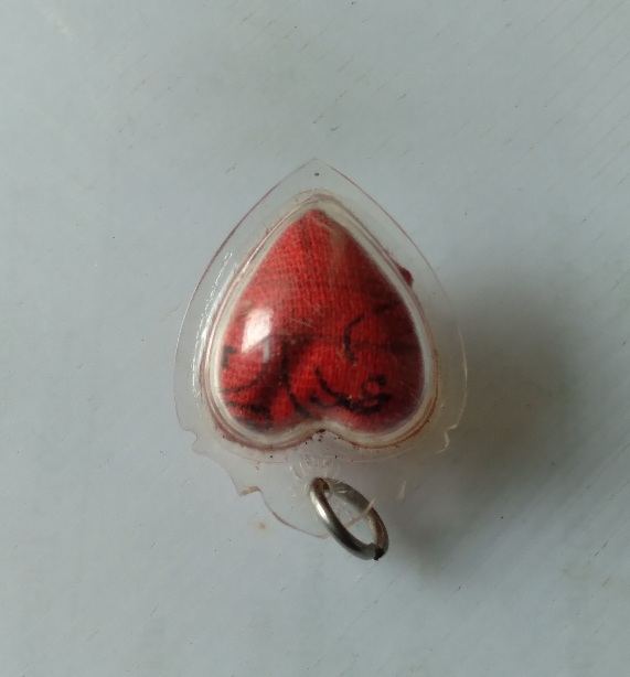 ผ้ายันต์แดงมีจาร์เลี่ยมพลาสติก