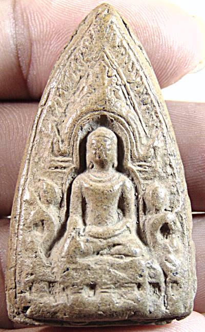 พระสามเนื้อดิน