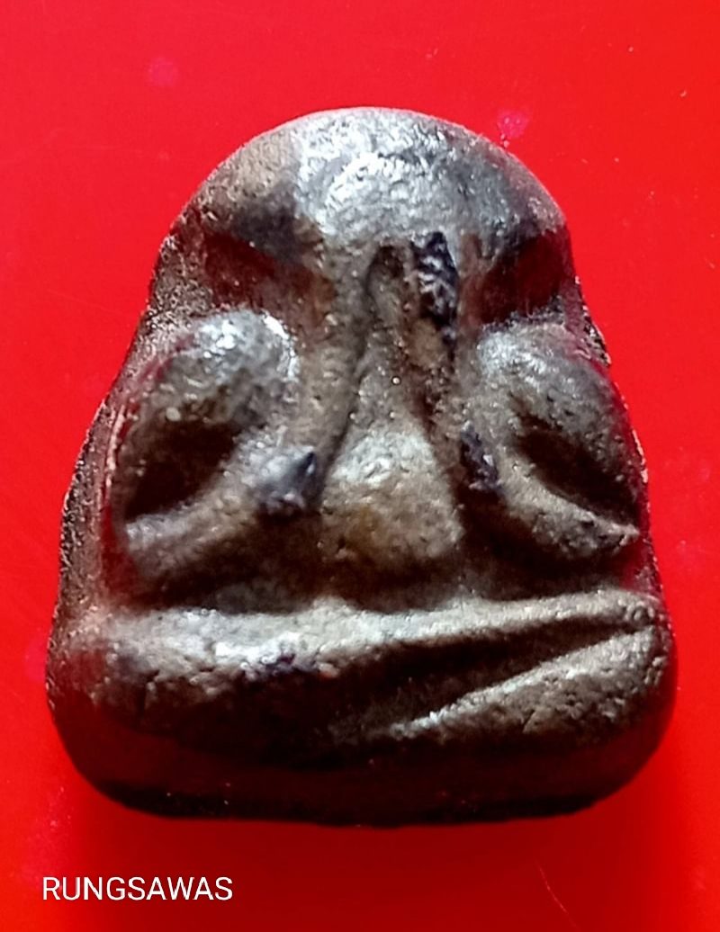 พระปิดตา หลวงพ่อปาน วัดเครือวัลย์ หลังจุด ฝังพลอย หายาก