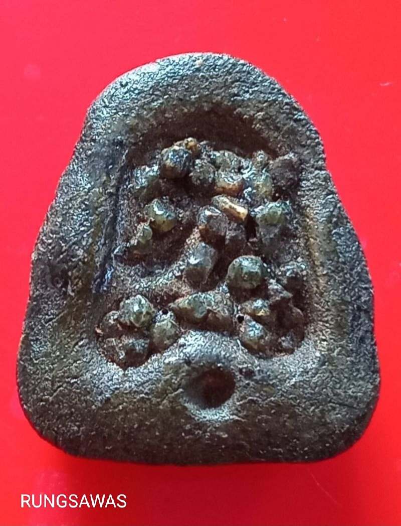 พระปิดตา หลวงพ่อปาน วัดเครือวัลย์ หลังจุด ฝังพลอย หายาก