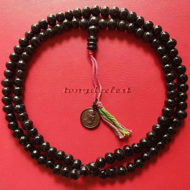 ประคำผงว่านเกสร108 รุ่นแรก หลวงพ่ออุตตมะ วัดวังก์วิเวการาม จ.กาญจนบุรี มีเหรียญห้อยปลายประคำด้วยค่ะ