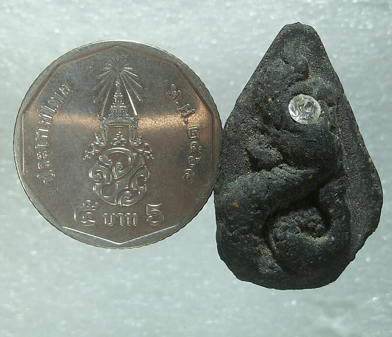 พญานาค เนื้อผง ฝังพลอย 