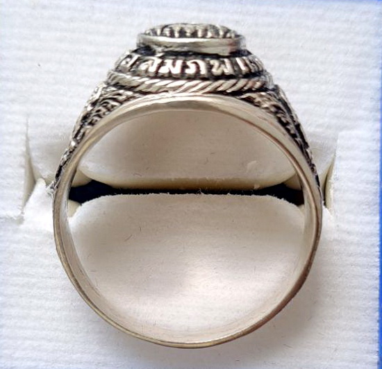 เคาะแรกแดง...แหวนเงินมีจารในวง สภาพไม่ได้ใช้ กล่องเดิม..หลวงพ่อสมภพ วัดสาลีโข จ.นนทบุรี.