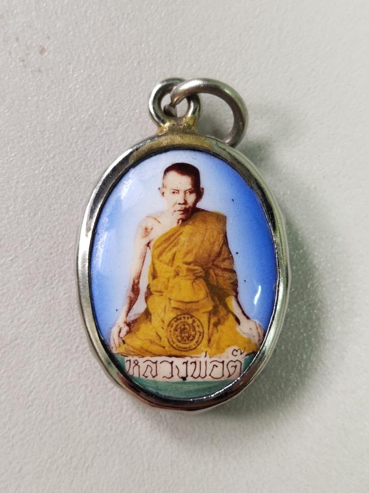 หลวงพ่อตุ๊ วัดท่าเจริญ สุพรรณบุรี