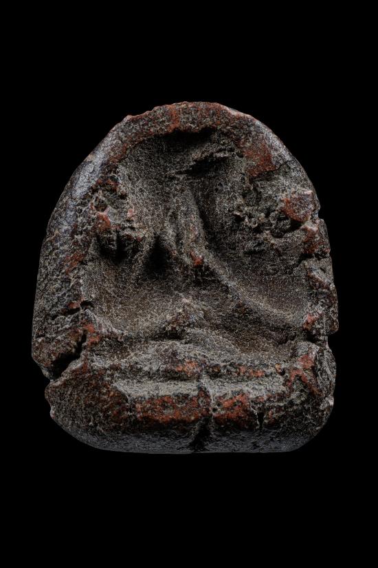 พระปิดตาหลังแบบ เนื้อผงคลุกรัก สภาพเก่า สวยมากครับ