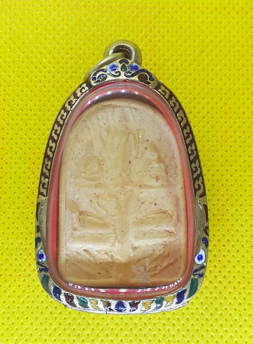 พระเจ้าห้าพระองค์ เนื้อผงพุทธคุณ หลังเรียบ..หลวงพ่อหมุน วัดเขาแดงตะวันออก จ.พัทลุง 