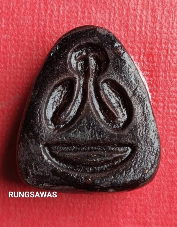 พระปิดตา เจ้าคุณวิเชียร วัดเครือวัลย์ พิมพ์ใหญ่หลังแบบ ( หลังยิ้ม ) ปี 19