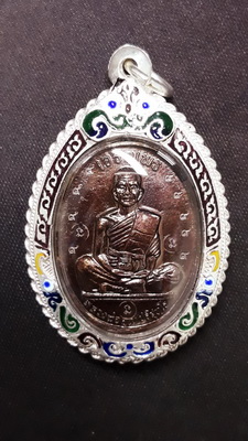 2เหรียญเจริญพรเต็มองค์ ทองแดง โค้ด9 3นะ หลวงพ่อคูณ วัดบ้านไร่ นครราชสีมา 2536 สวยเดิมพร้อมเลี่ยมห้อย