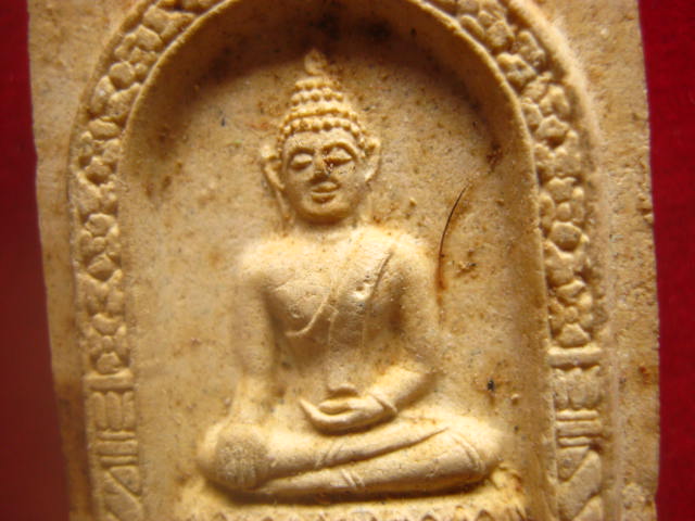 พระผงหลวงพ่อเพชร วัดโบสถ์วรดิตถ์ อ่างทอง มวลสารเยี่ยม มีเส้นเกศา