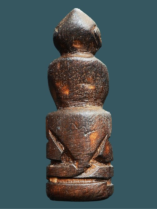 เครื่องลางเก่าๆ หลวงพ่อดิ่ง วัดบางวัว ปี 2483 ขนาด 1.0 X 3.2 ซม. สวยแชมป์