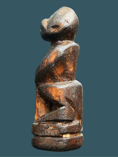 เครื่องลางเก่าๆ หลวงพ่อดิ่ง วัดบางวัว ปี 2483 ขนาด 1.0 X 3.2 ซม. สวยแชมป์