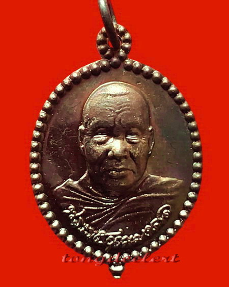 เหรียญหลวงพ่ออุตตมะ วัดวังก์วิเวการาม จ.กาญจนบุรี ประคำลายเซ็นต์ศักดิ์สิทธิ์ รุ่นแรก สวยมากค่ะ