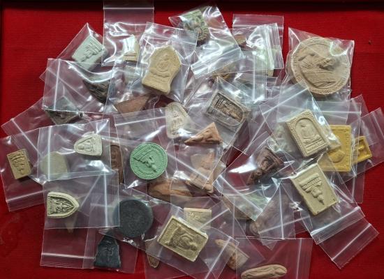 พระเนื้อดิน เนื้อผง คละที่ ชุดทำกิน เอาไปทำกำไรได้ จำนวน50องค์ ชุด A3.