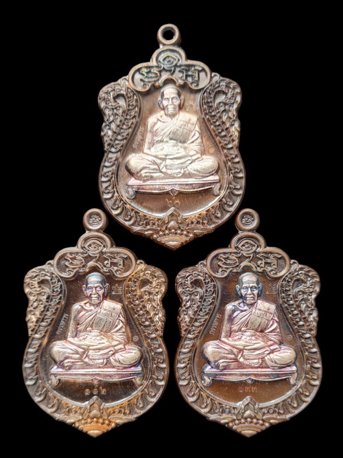 เคาะแรกแดง..สำเภาเศรษฐี ๖๓..นวะสอดไส้เงิน ๓ เหรียญ กล่องเดิม..ลพ.พัฒน์ วัดห้วยด้วน นครสวรรค์ 