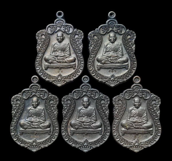 เคาะแรกแดง..สำเภาเศรษฐี ๖๓..ชนวนโบราณสอดไส้ปลอกลูกปืน ๕ เหรียญ..ลพ.พัฒน์ วัดห้วยด้วน / ส่ง ems