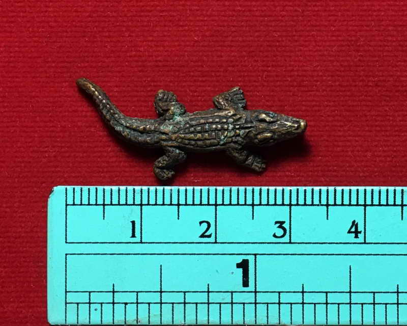 จระเข้อาคม อุดไม้ทองหลางทอง เนื้อโลหะผสม จัดสร้างเนื่องในวาระฉลองอายุ ๑๐๙ ปี