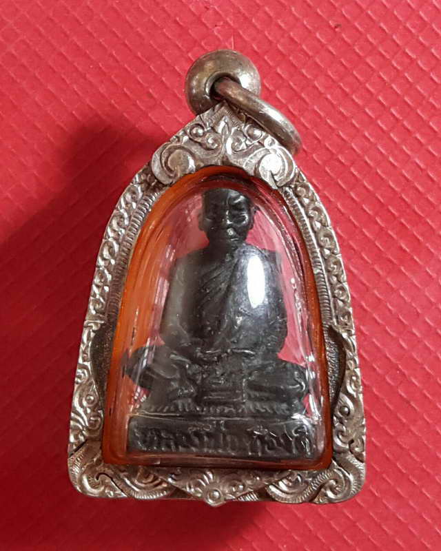 รูปเหมือนปั้มรุนแรกหลวงพ่อทองดี วัดไทรเหนือปี2525เลี่ยมเงินพร้อมใช้