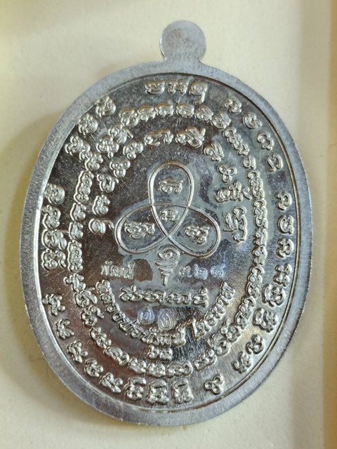 เหรียญเจริญพร 2 พิมพ์ครึ่งองค์ หลวงพ่อพัฒน์ วัดห้วยด้วน ปี 2563  เนื้ออัลปาก้า หน้ากากเงิน 