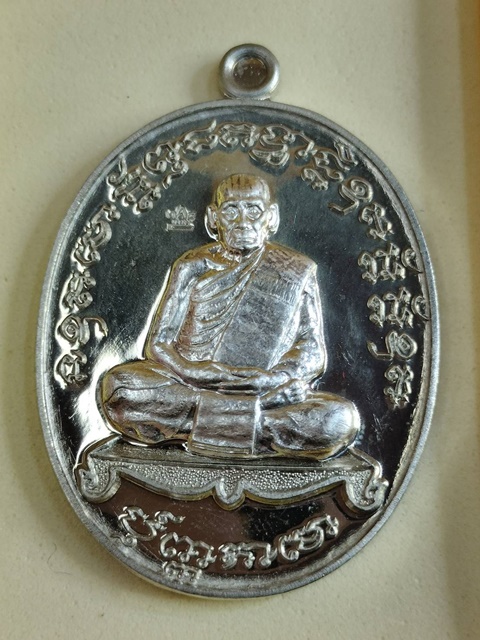 เหรียญเจริญพร 2 พิมพ์เต็มองค์ หลวงพ่อพัฒน์ วัดห้วยด้วน ปี 2563  เนื้ออัลปาก้า หน้ากากเงิน