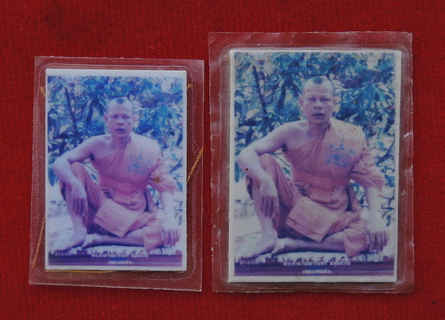 รูปถ่าย หลังติดจีวร+ยันต์ หลวงพ่อดำ วัดสันติธรรม จ.สระแก้ว รวม 2 ภาพ