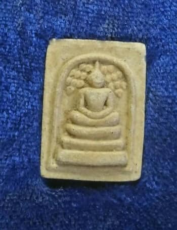 พระผงสมเด็จใบลาน๑๐๐ปี  ปรกโพธิ์ ยกช่อฟ้าวัดเขาโพธิ์ ระยอง ปี๓๕ พร้อมกล่อง 