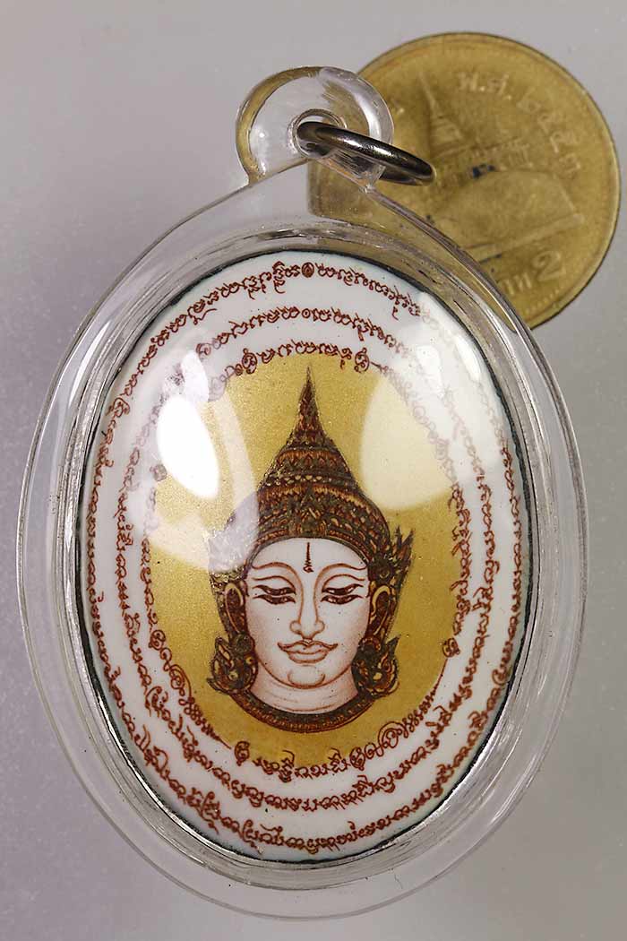 ล็อกเก็ตพระลักษณ์หน้าทอง ด้านหลังอุดมวลสาร ตอกโค๊ต+หมายเลข ไม่ทราบที่ เลี่ยมพร้อมใช้