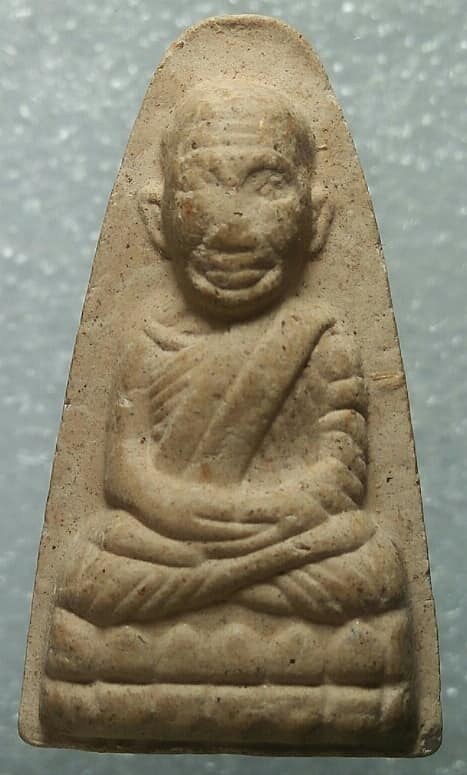 หลวงปู่ทวดเนื้อผงหลังยันต์ 