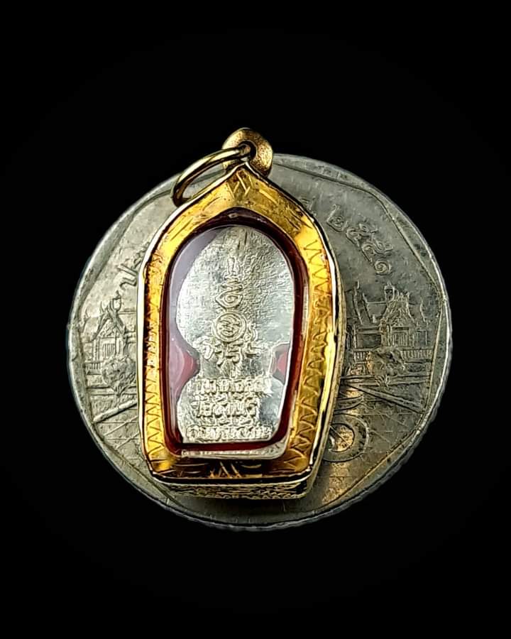 พระนาคปรกหลวงพ่อคูณปริสุทโธ รุ่นเสาร์ 5 คูณพันล้าน เนื้อเงิน ปี2536 พร้อมเลี่ยมทองคำแท้หนาๆสวยๆครับ