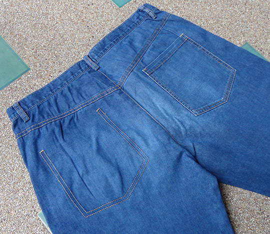 N ยีนส์ CHAPS ของแท้ ผ้ายีนส์แบบพิเศษไม่หนา ใส่สบาย หัวเม็ดกระดุมเอวสีดำ เดินด้ายเหลืองส้มตลอดตัว
